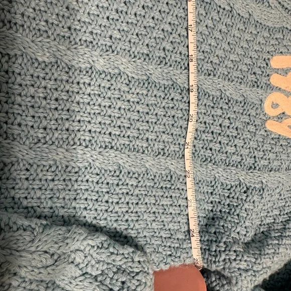Taylor Swift Light Blue Cable Knit Cardigan - Picture 10 of 11